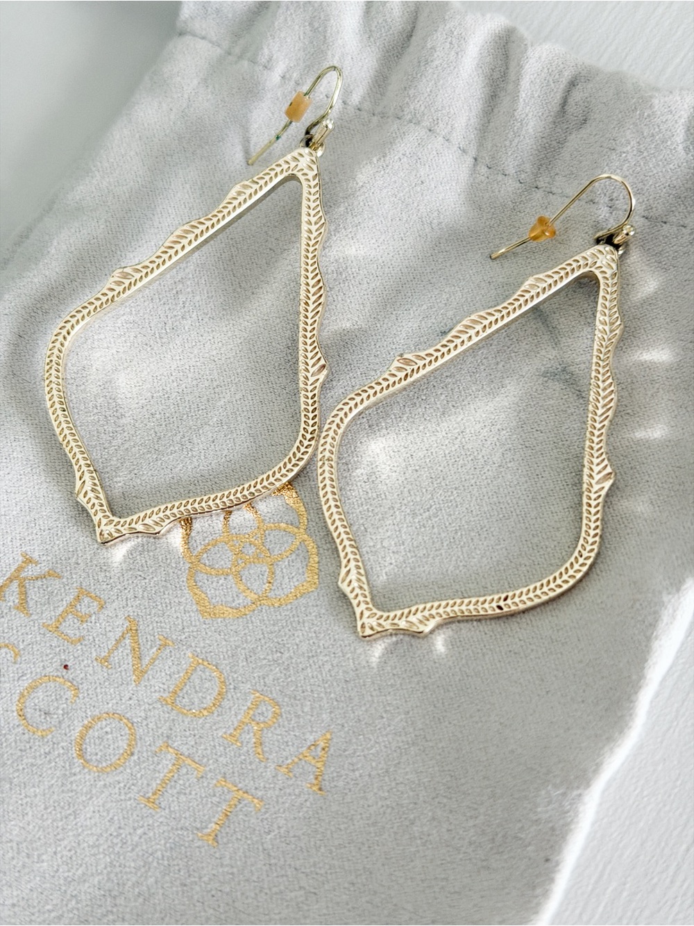 Kendra Scott Sophee Drop Earrings in Gold